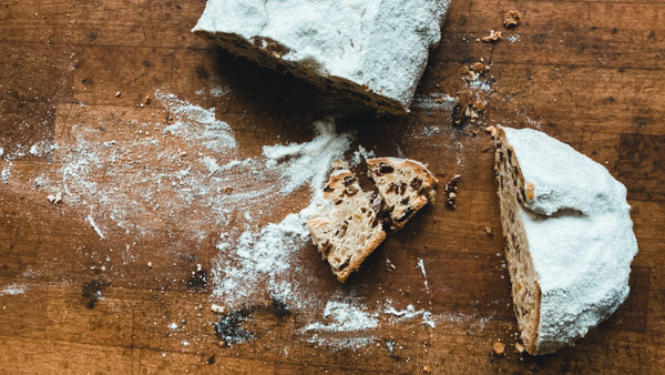 Vegan spelled raisin stollen