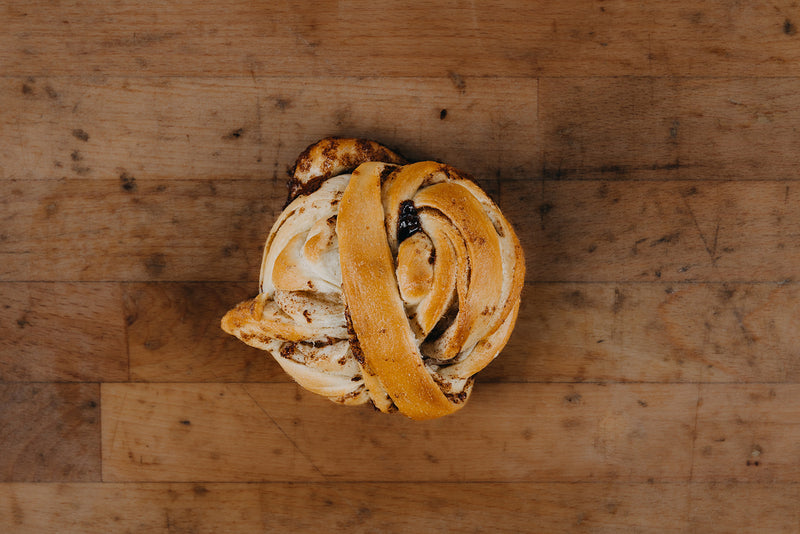 Swedish cinnamon knot - VEGAN - only available in store